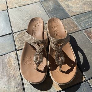 Women’s Skechers Wedge Sandals, Gold, sz 9, EUC